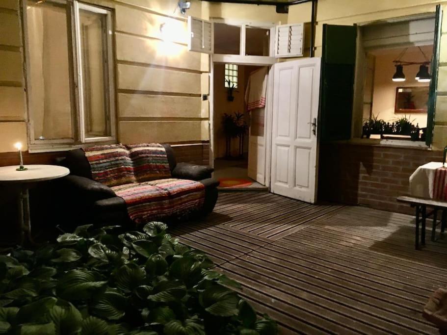 Vintage Studio Apartment, Garden And Free Parking Будапеща Екстериор снимка